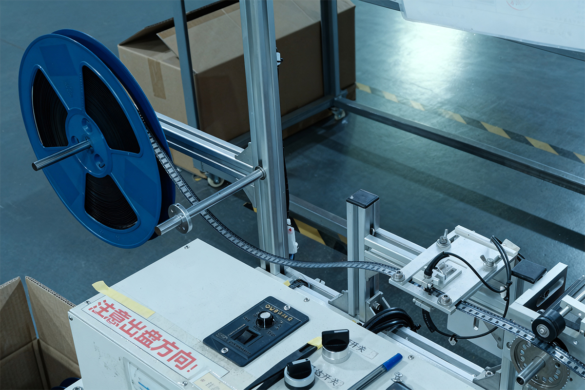 <span style="font-family:Nunito Sans;">Flexible Carrier Tape Compatibility &amp; Multi-Product Adaptability</span><br /> <br /> <link href="https://fonts.googleapis.com/css?family=Nunito Sans" rel="stylesheet" type="text/css" />