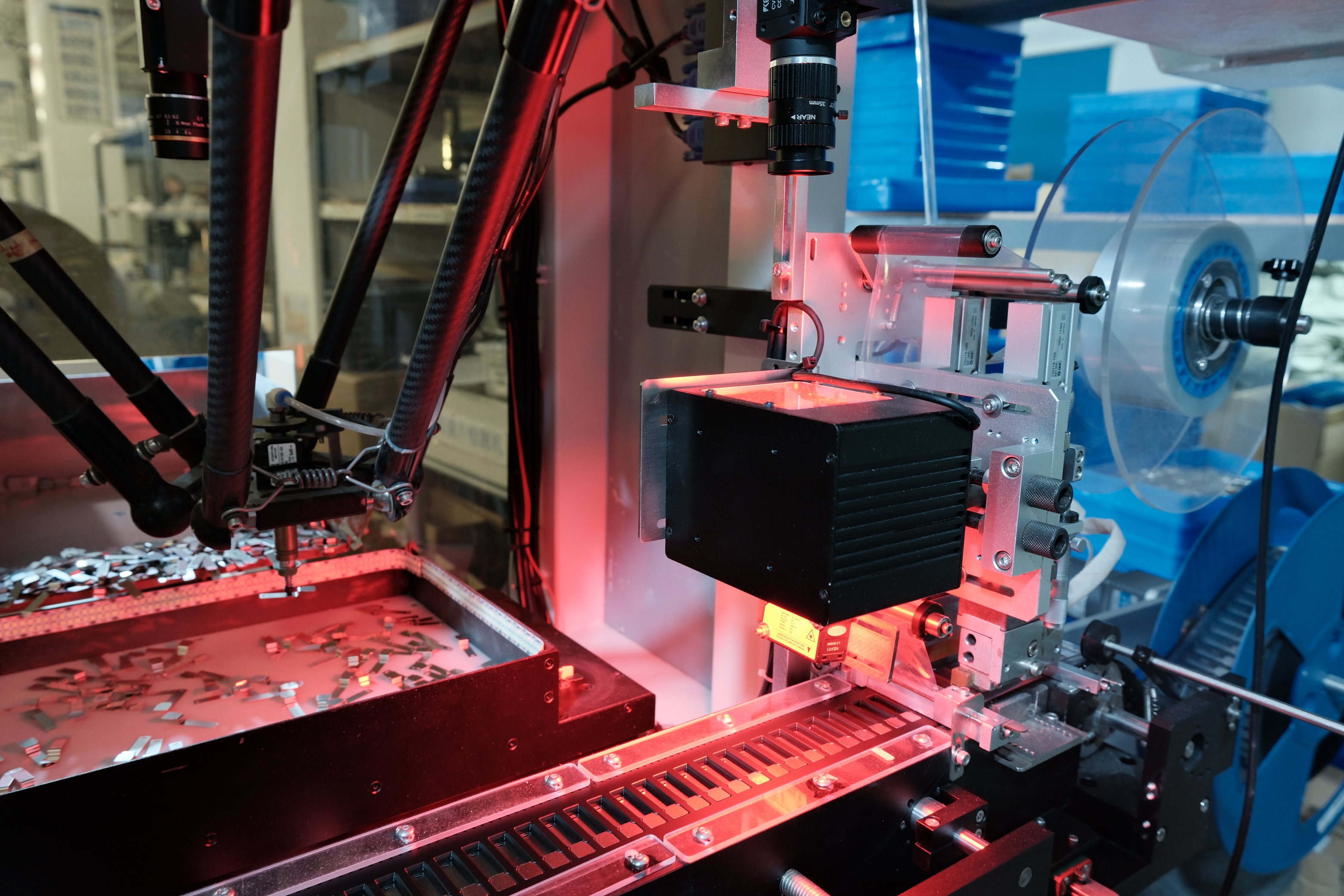 Robotic Arm Flexible Vibratory Feeder AI Deep Learning Vision Inspection & Packaging Machine