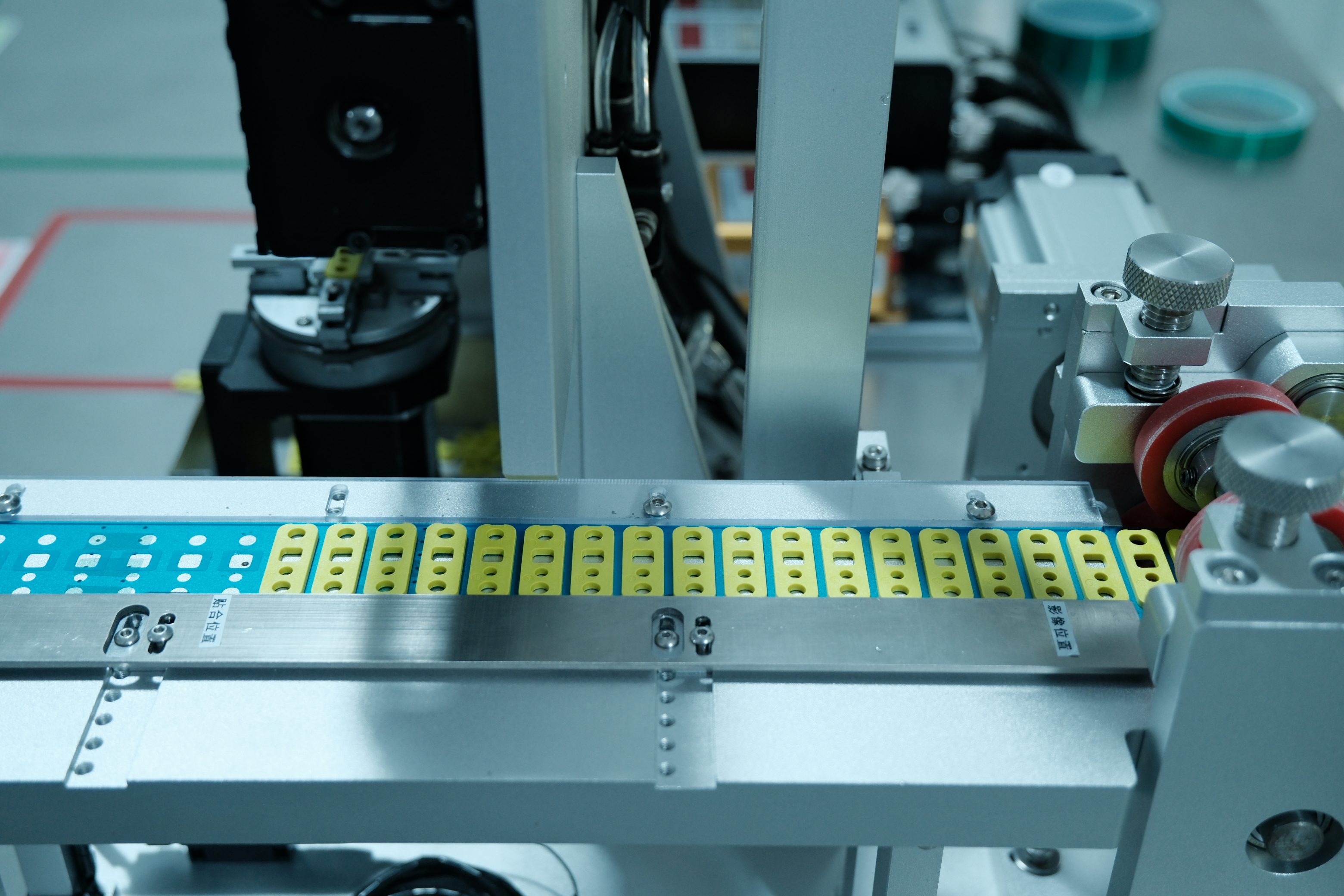 Micro-Tacky Carrier Tape Packaging Machine with AI Vision Inspection